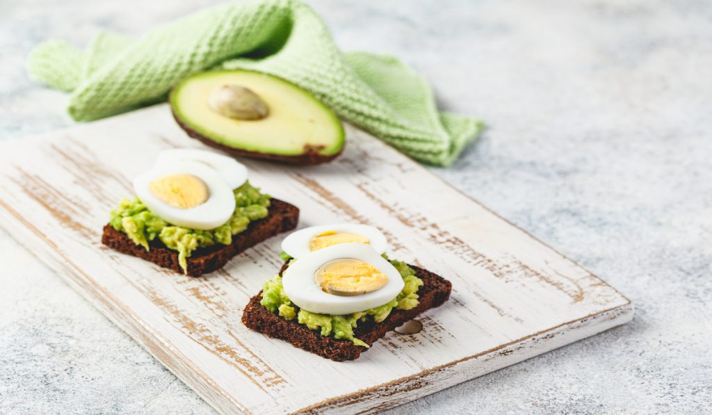 avocado toast with egg