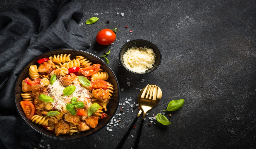 chicken pasta with tomato sauce