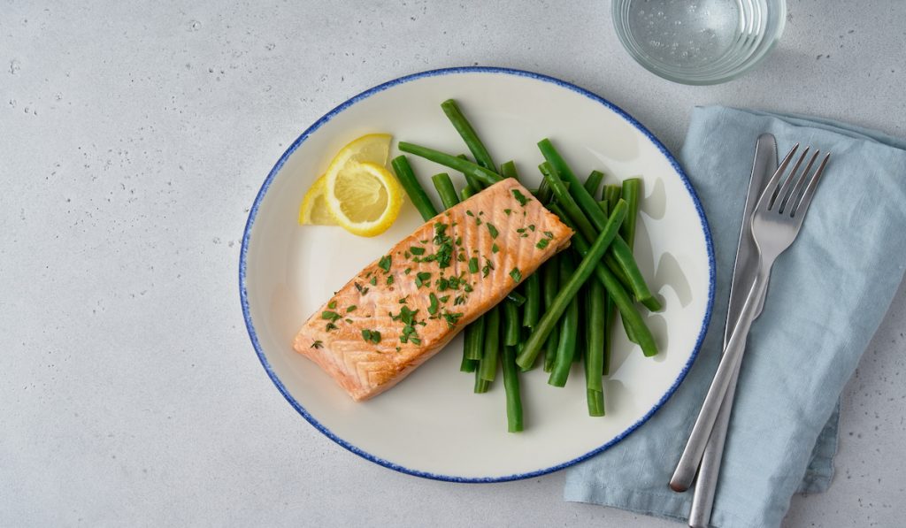 tender and juicy salmon with beans 