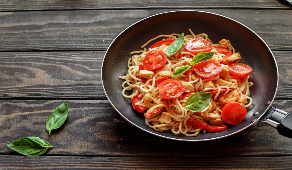tomato pasta with fresh tomatoes and basil 